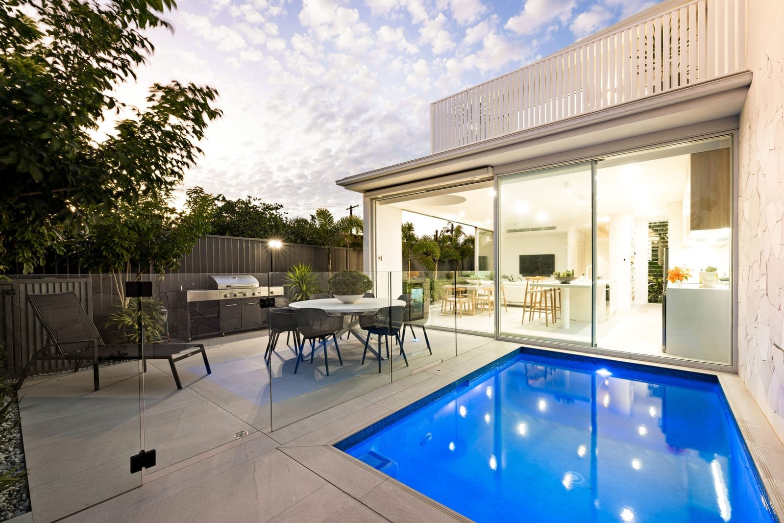Luxury Designer Living, 230m to Sand!