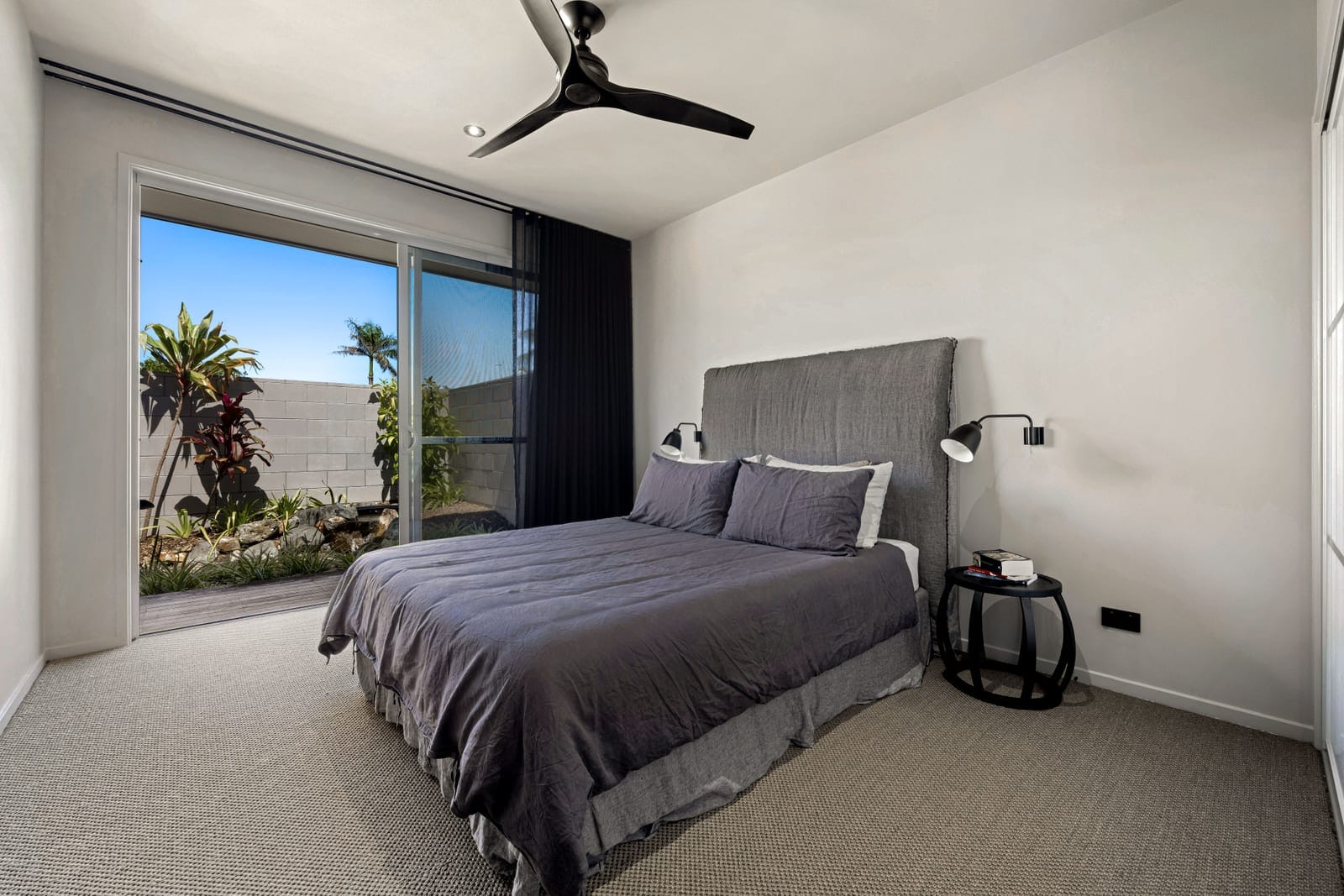 Single Level, Beachside Luxury!