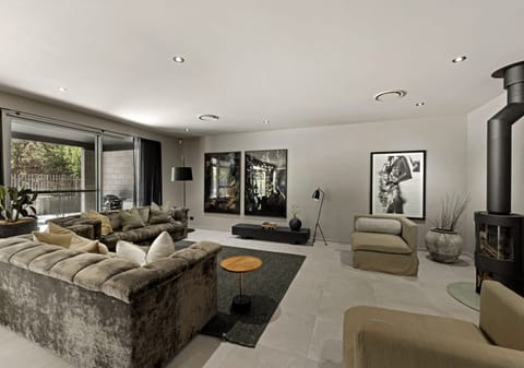 Single Level, Beachside Luxury!
