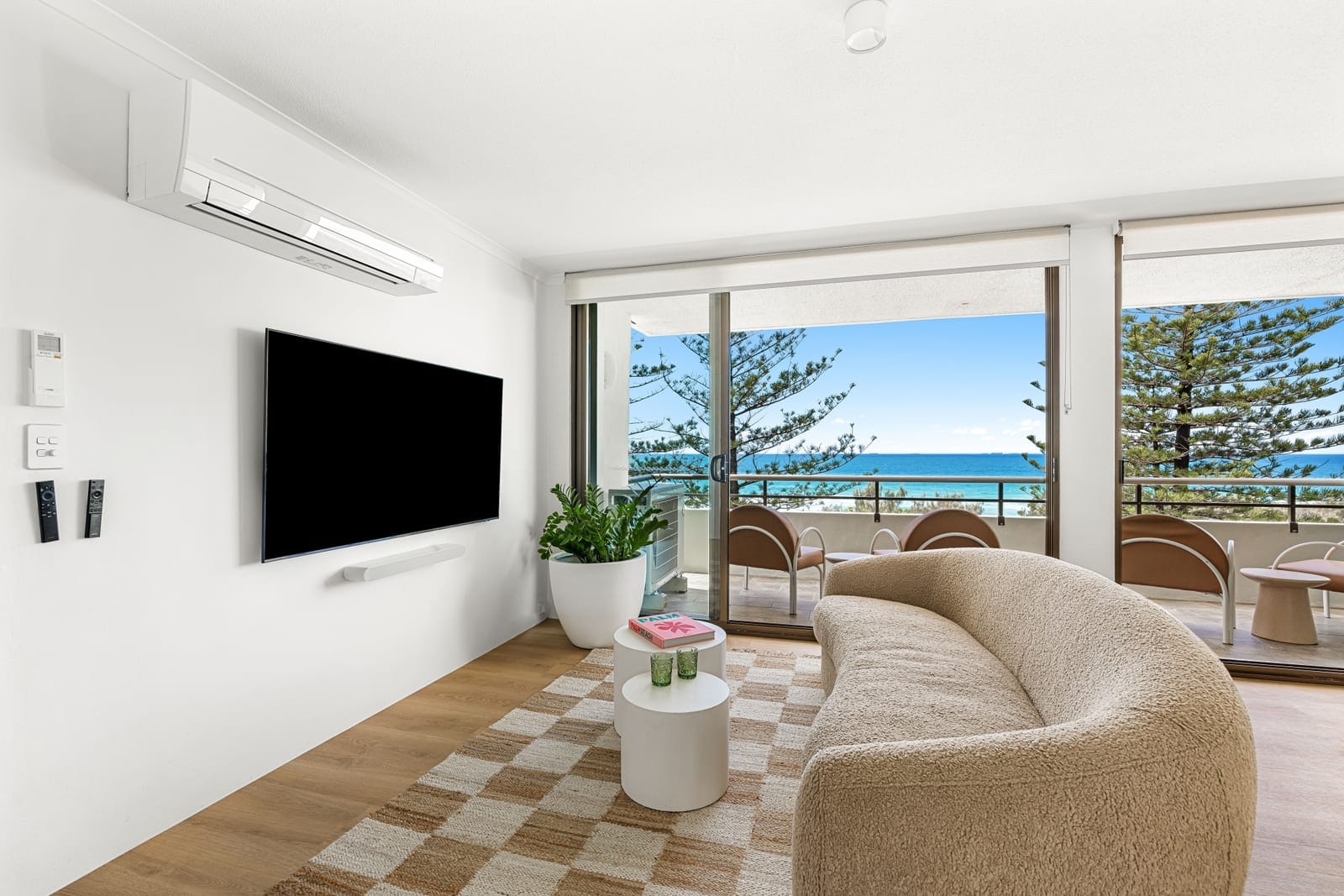 Top Floor, Blue-Chip Buddina Beachfront!