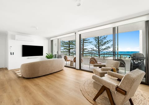 Top Floor, Blue-Chip Buddina Beachfront!