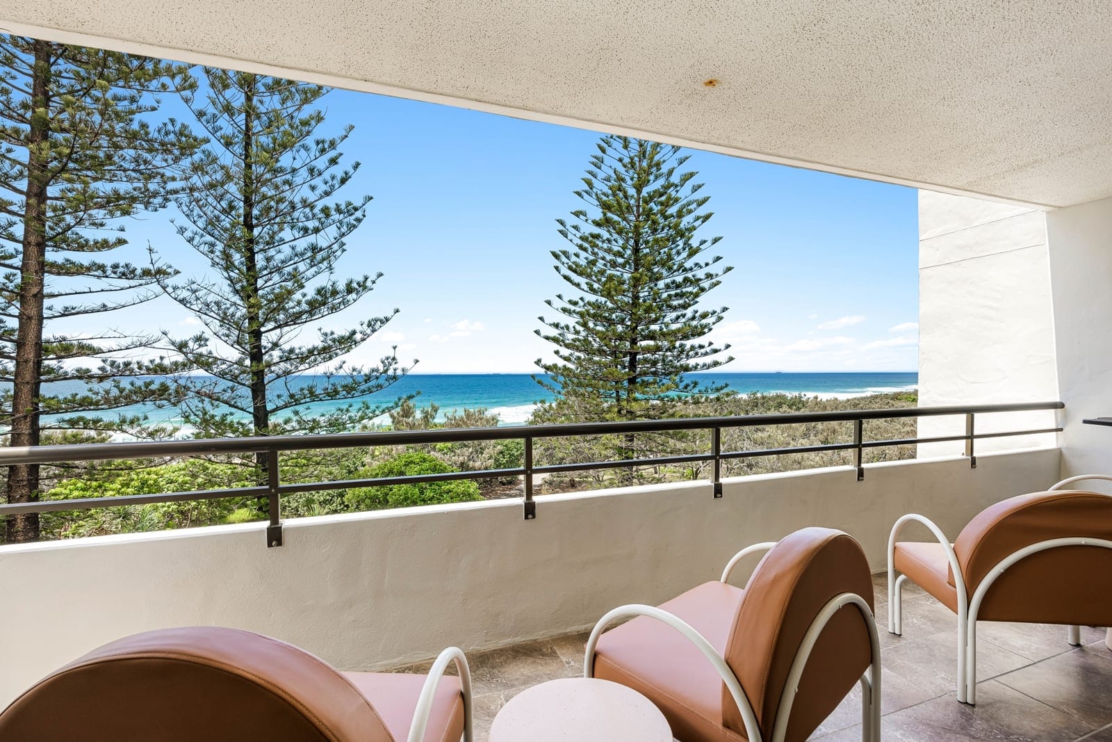 Top Floor, Blue-Chip Buddina Beachfront!