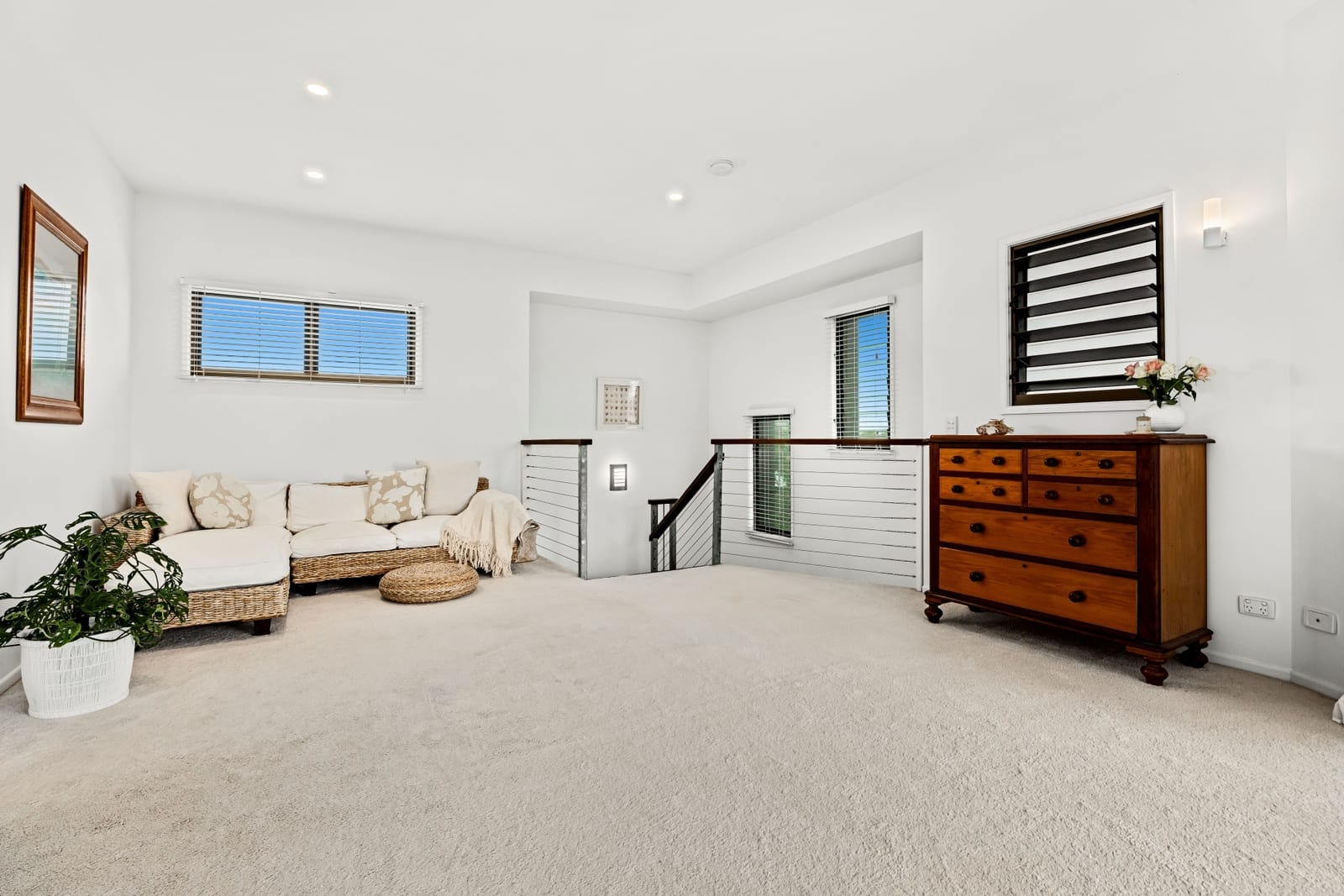 Tri-Level, Dual Living, Dress Circle!