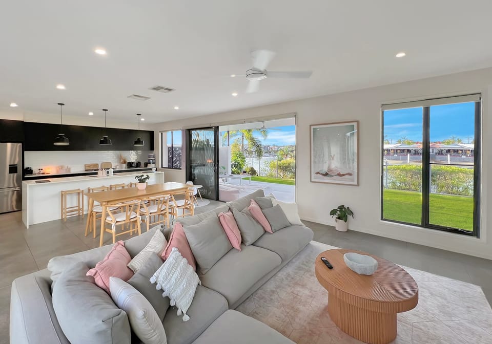 North Facing Waterfront Perfection!