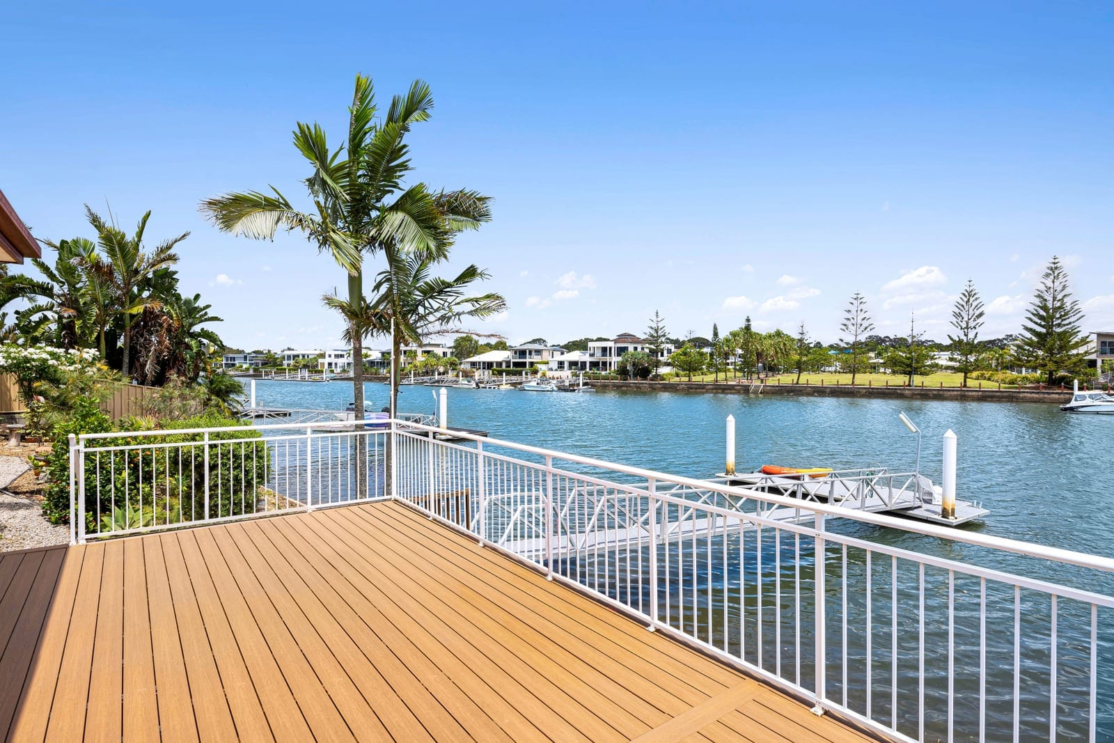 Waterfront Entertainer, Ocean Access!