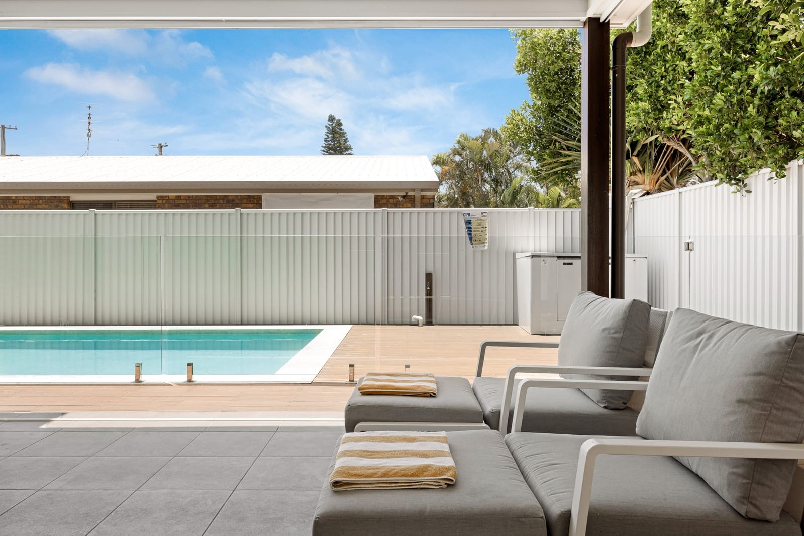 Beachside Perfection: Family-Friendly & Stylish!