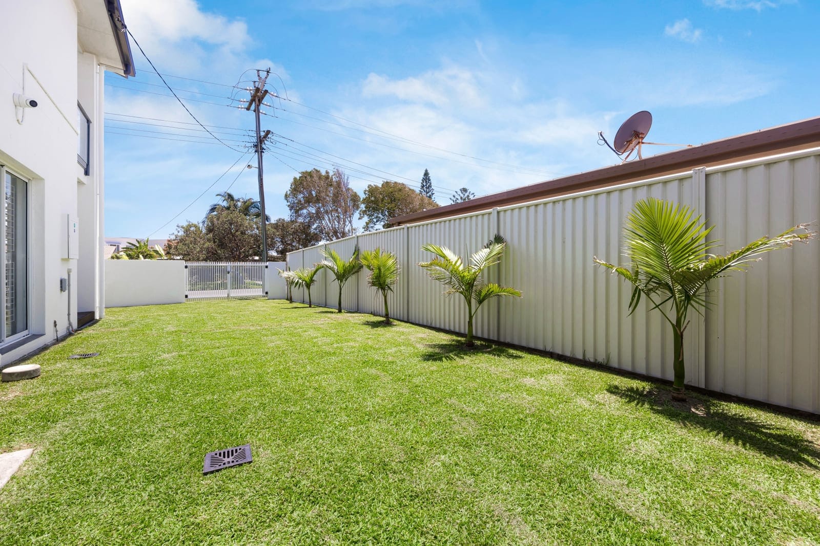 Beachside Perfection: Family-Friendly & Stylish!