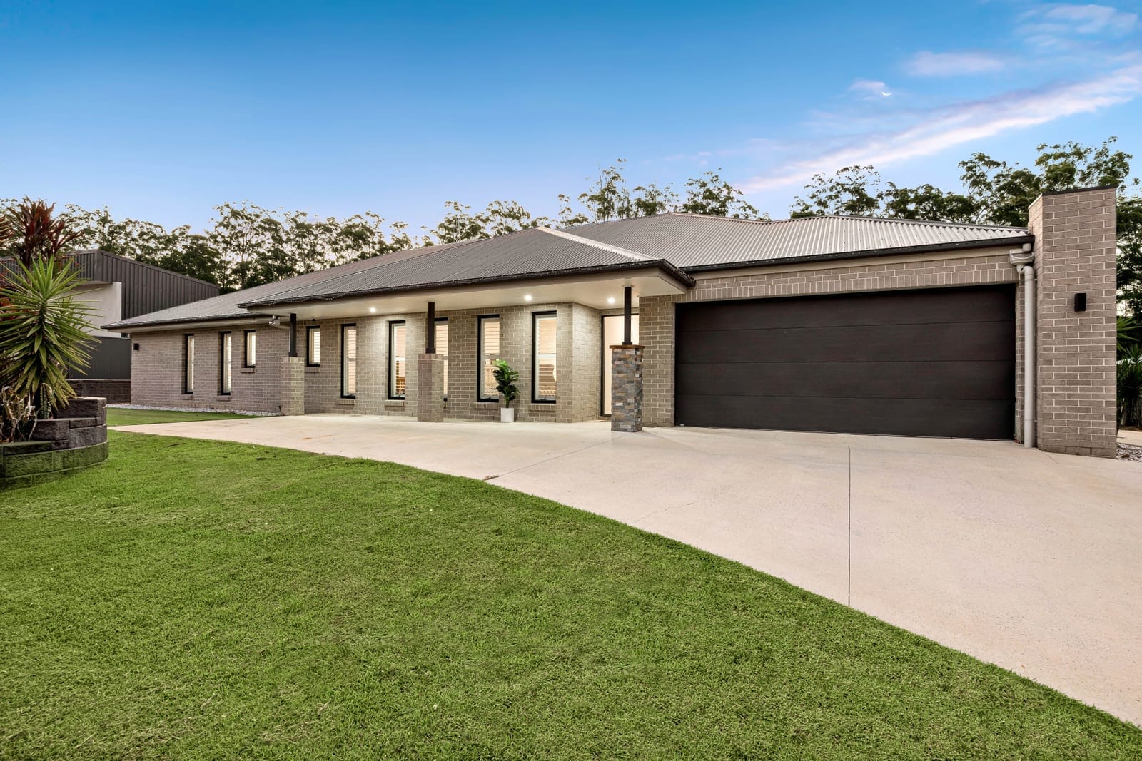 Flat Acreage In The Prestigious Palmview Forest