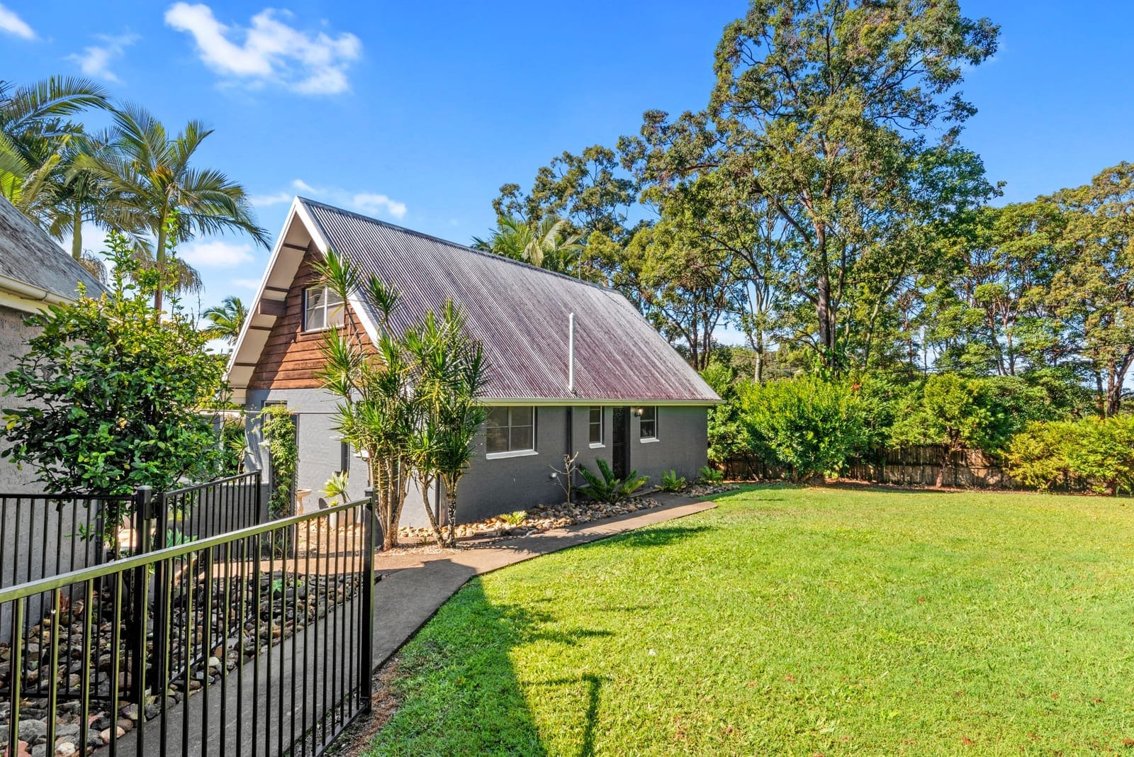 Charm, Character, Privacy!