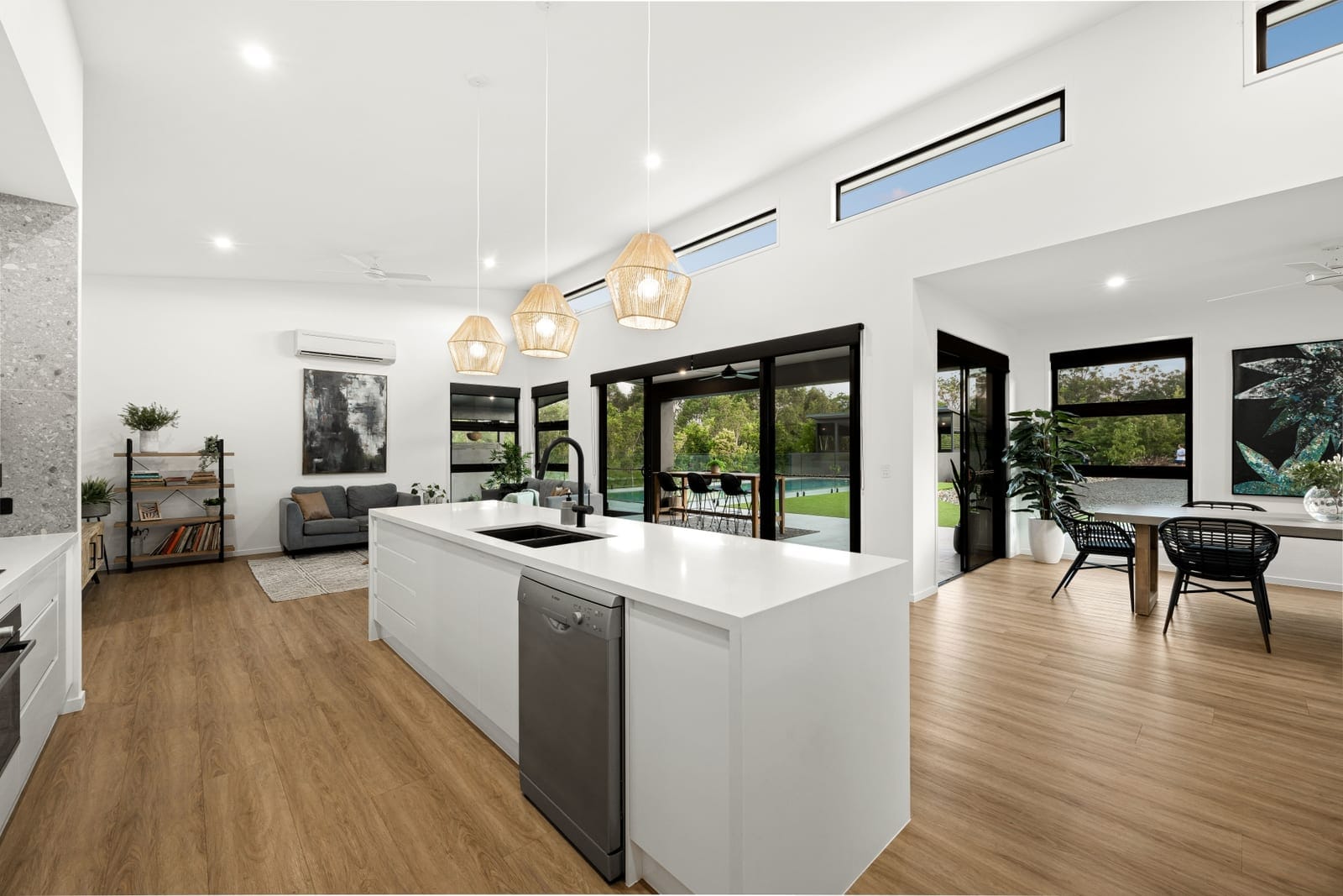 Luxury Living on Sprawling 7,697m2: Discover Your Private Paradise