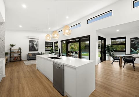 Luxury Living on Sprawling 7,697m2: Discover Your Private Paradise