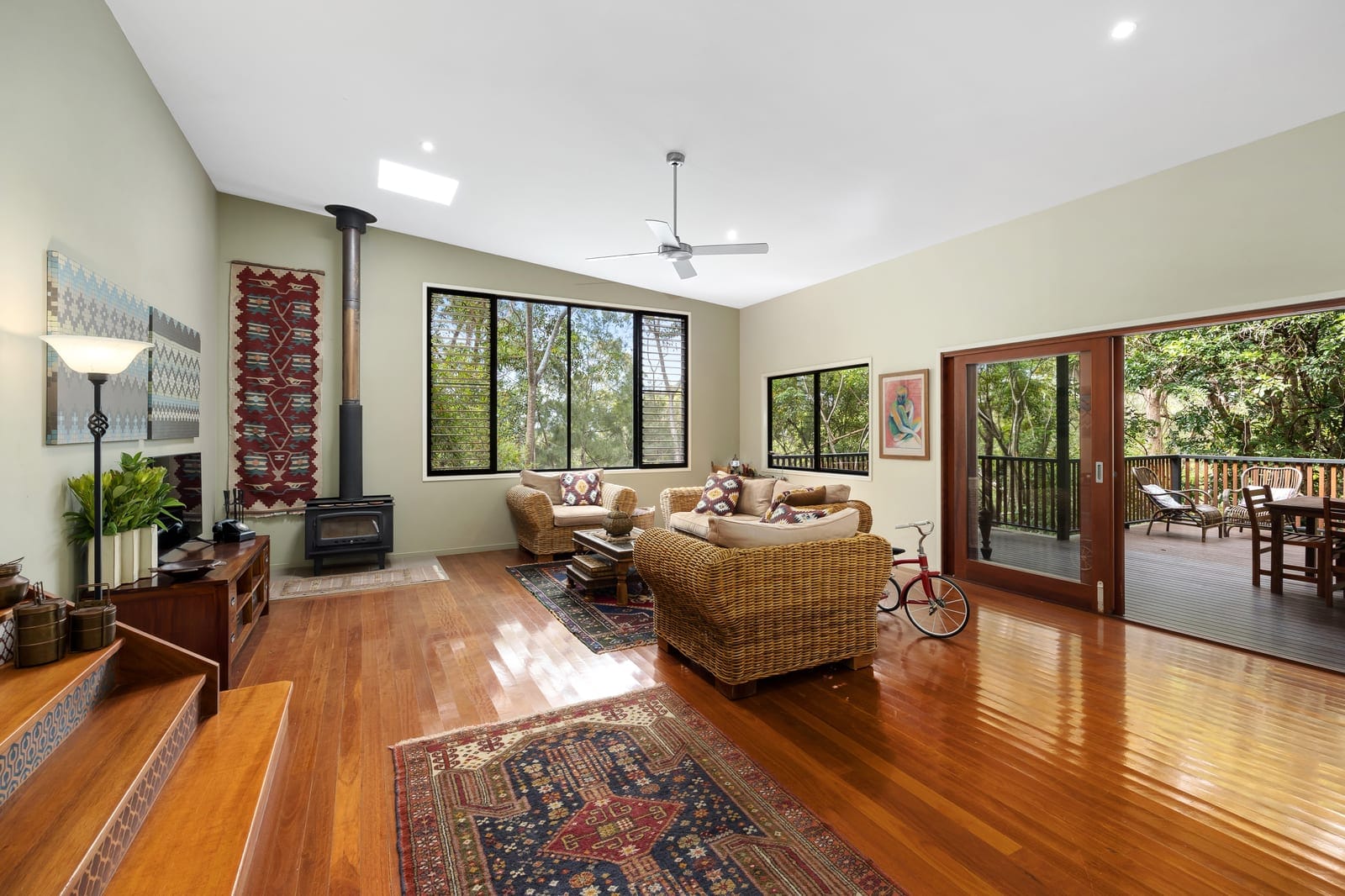 Exquisite Split Level Home, Neighbouring Mt Coolum National Park