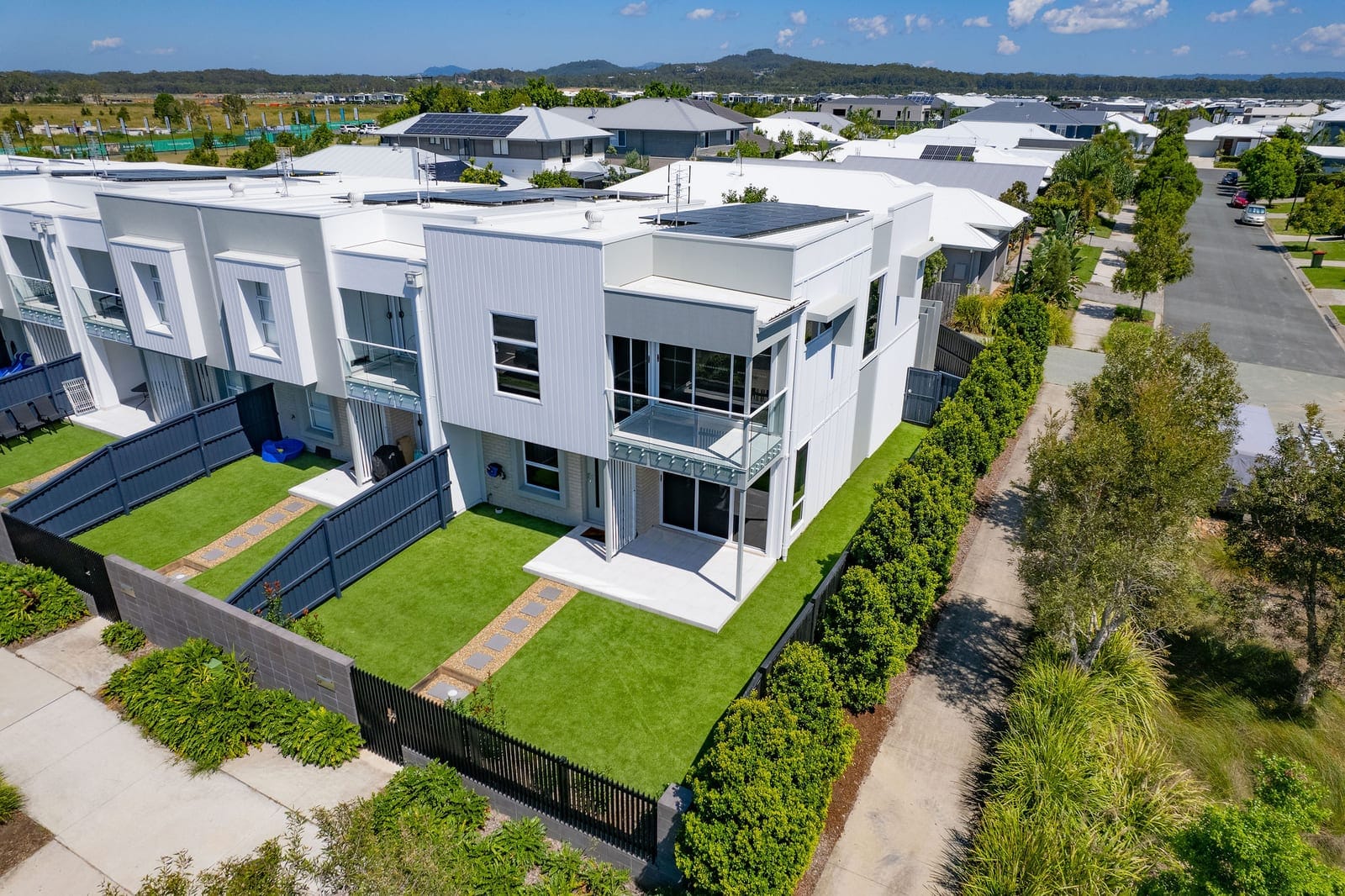 Elegant, Contemporary Designer Living!