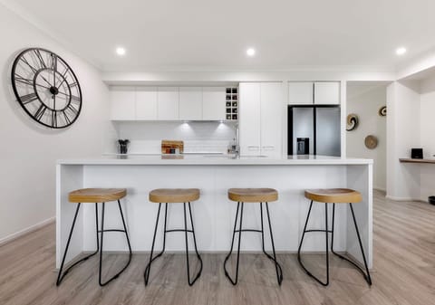 Elegant, Contemporary Designer Living!