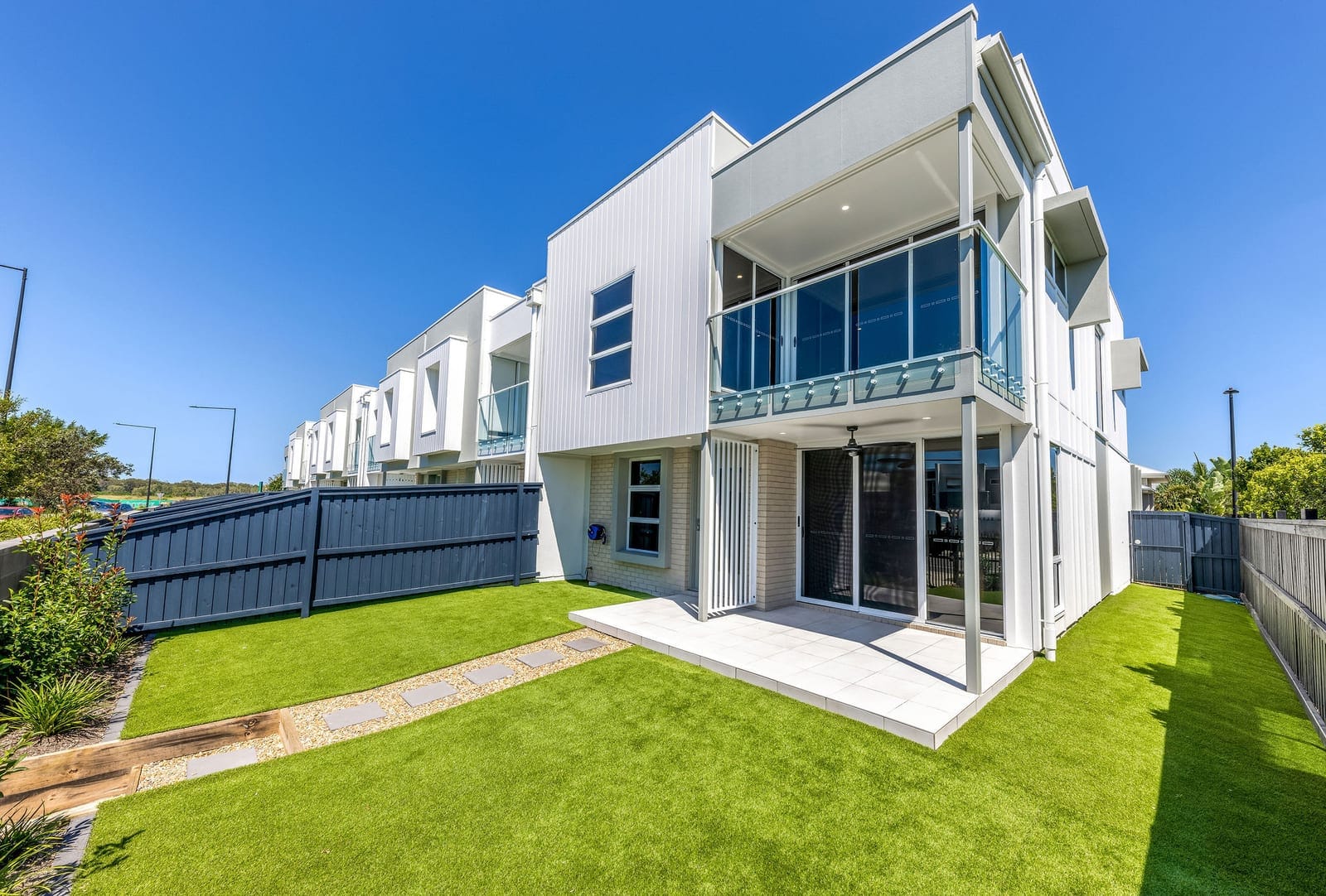Elegant, Contemporary Designer Living!