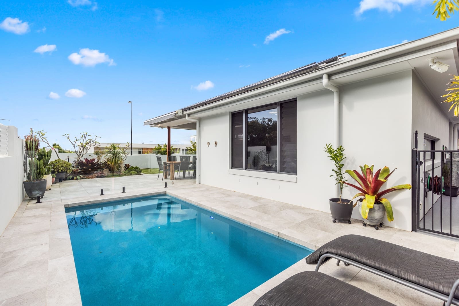 North Facing Entertainer!
