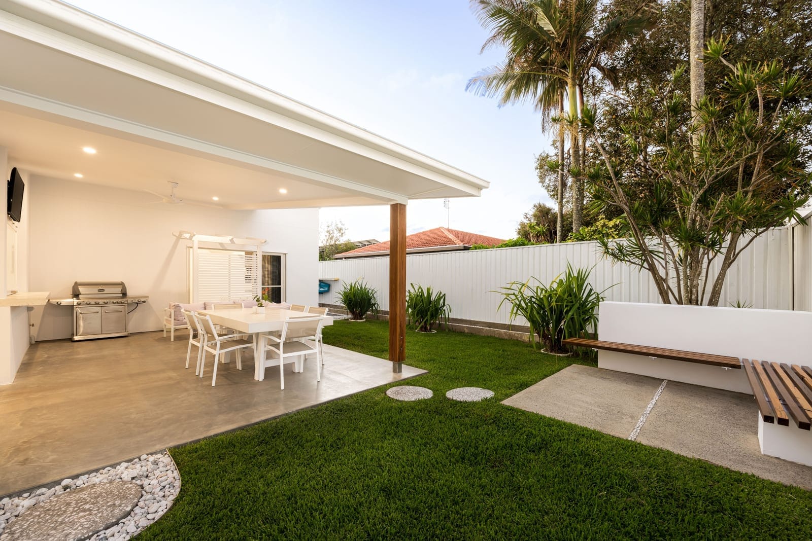 Contemporary retreat in desirable beachside locale!