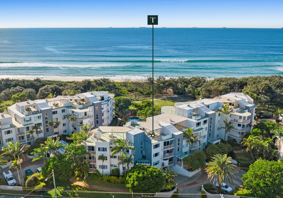 Absolute Beachfront with Rooftop Terrace!