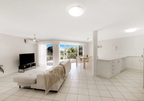 Absolute Beachfront with Rooftop Terrace!