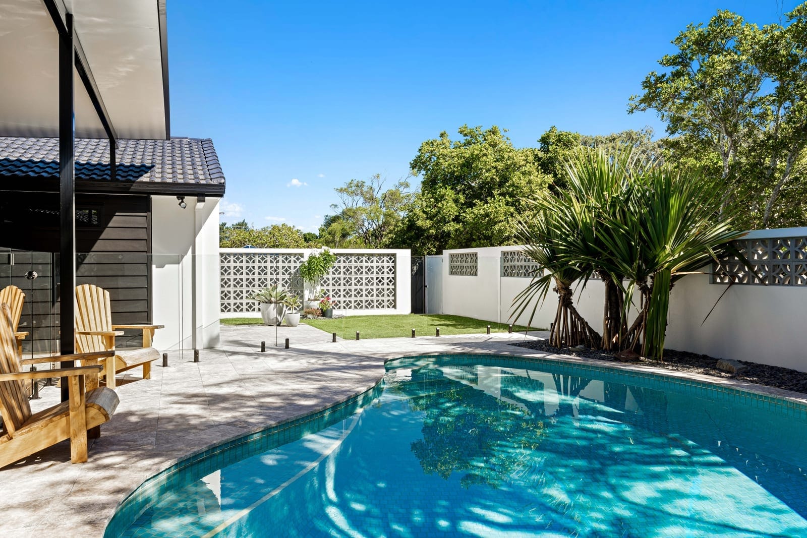 North Facing, Family-Friendly Entertainer!