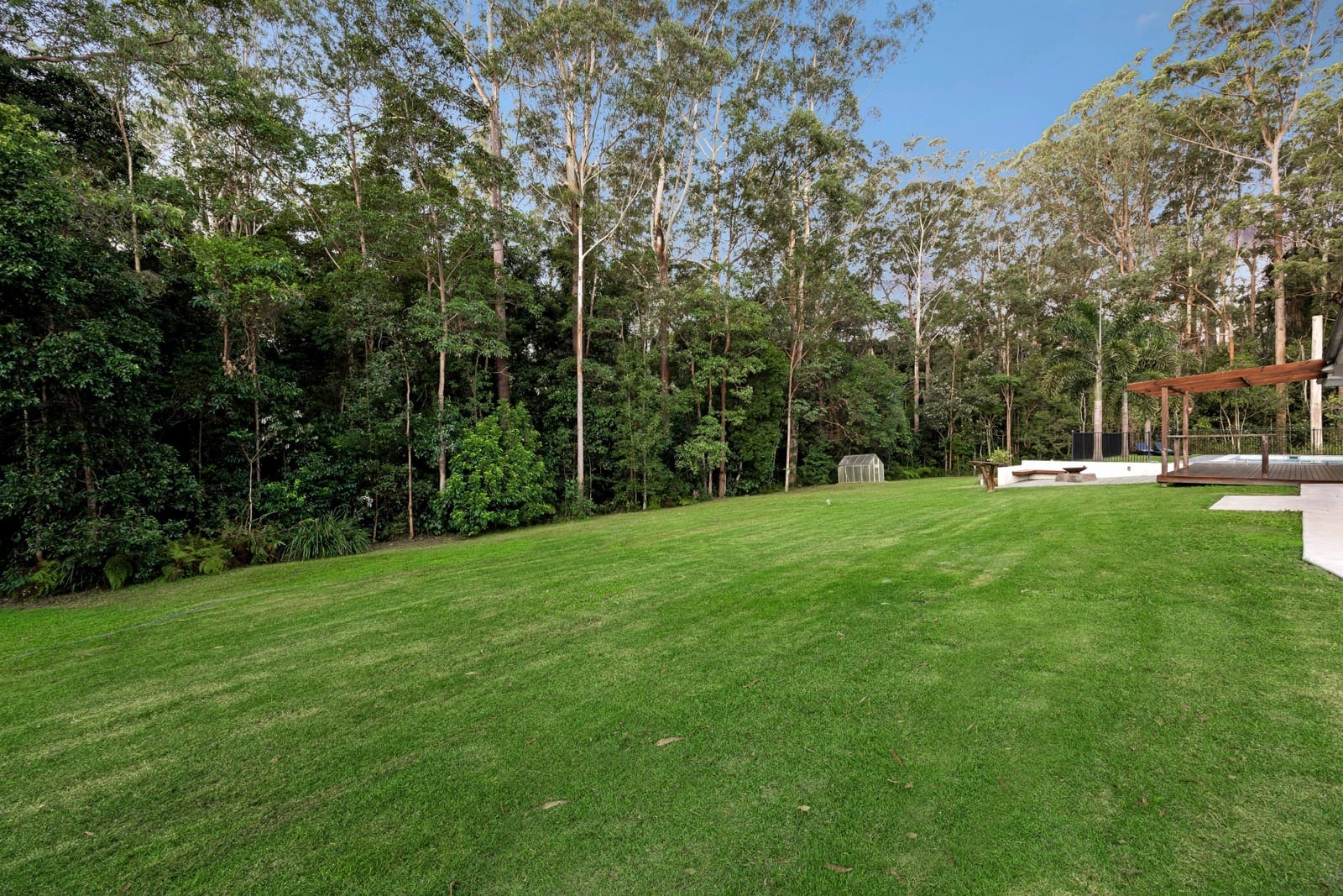 Luxurious Forest Living with Spectacular Outdoor Entertaining!