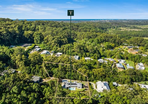 Family Acreage Entertainer!