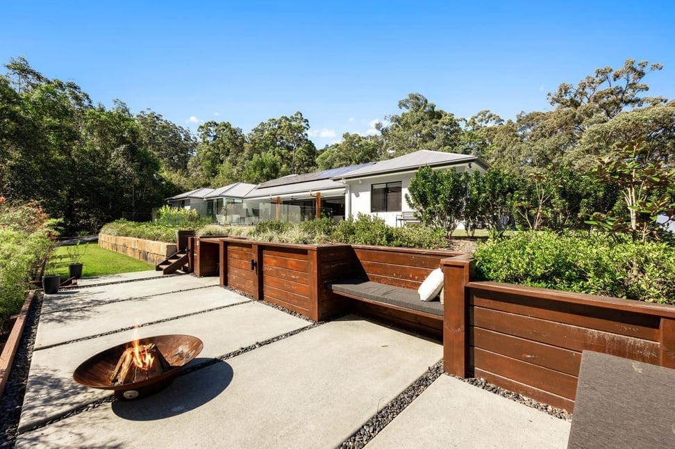 Family Acreage Entertainer!