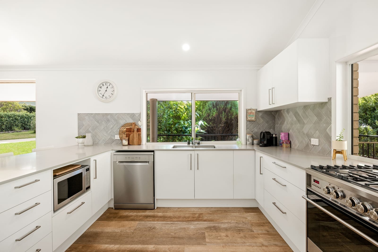 Single-Level, Dual Living Delight!