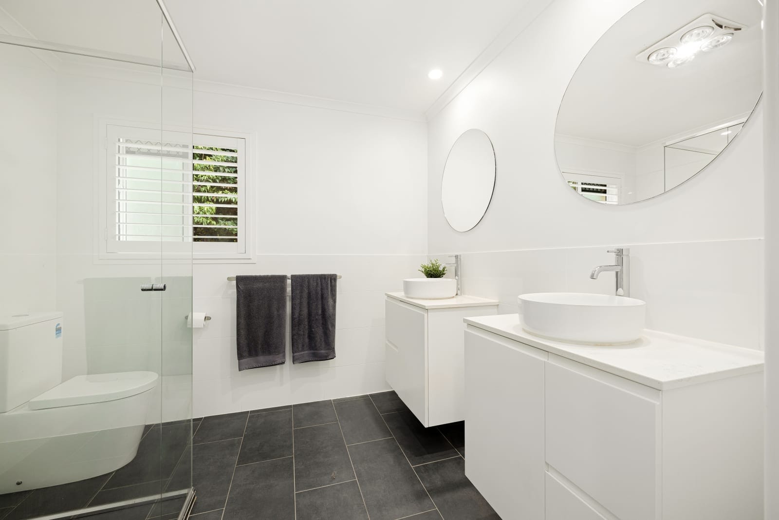 Single-Level, Dual Living Delight!