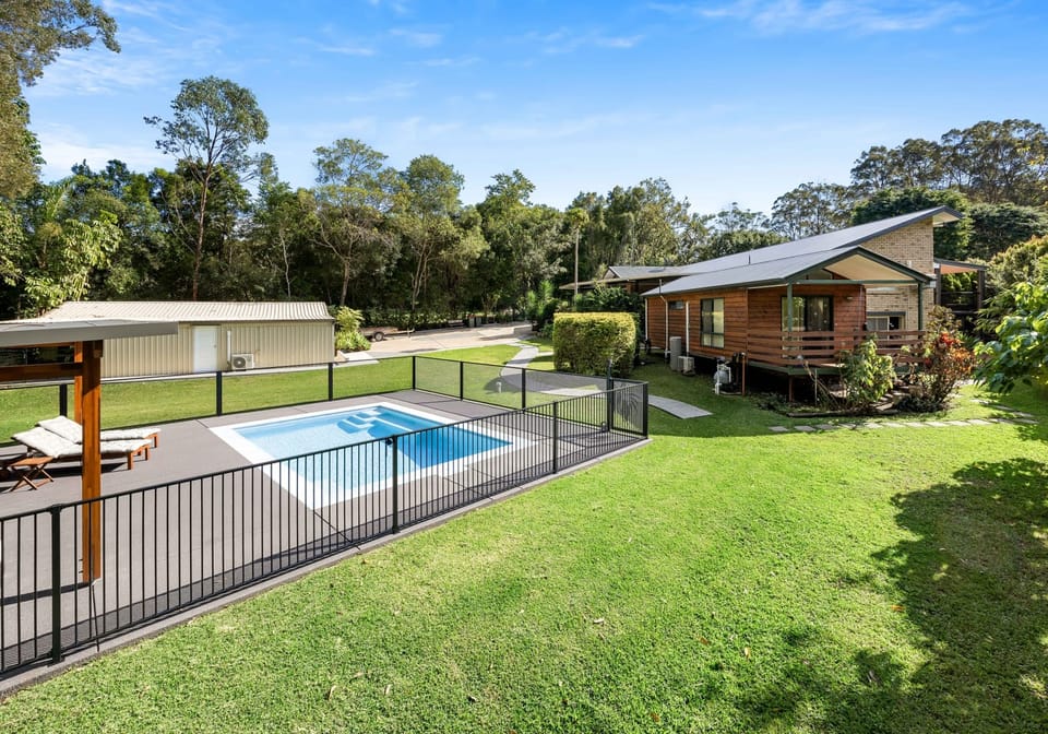 Single-Level, Dual Living Delight!