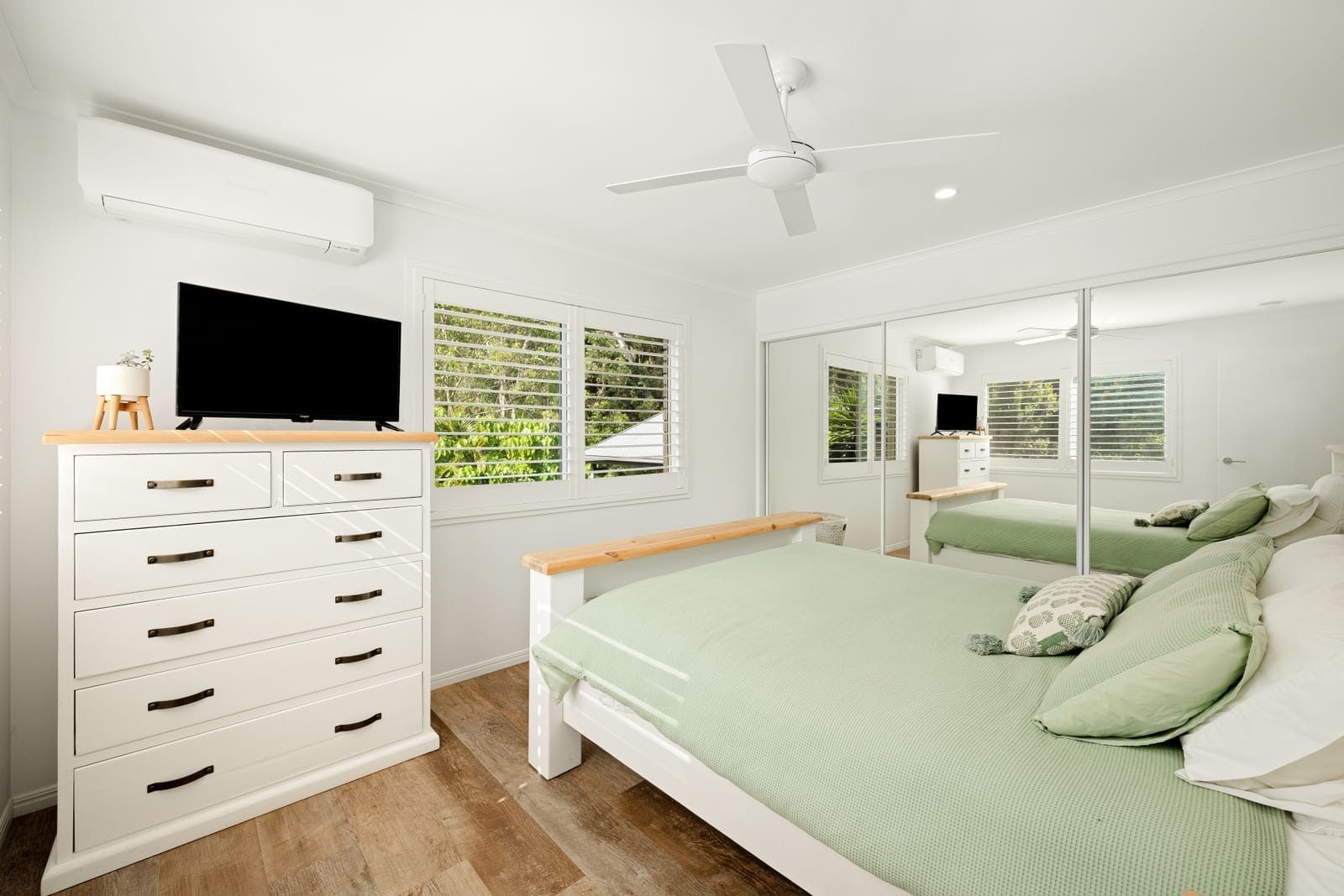 Single-Level, Dual Living Delight!
