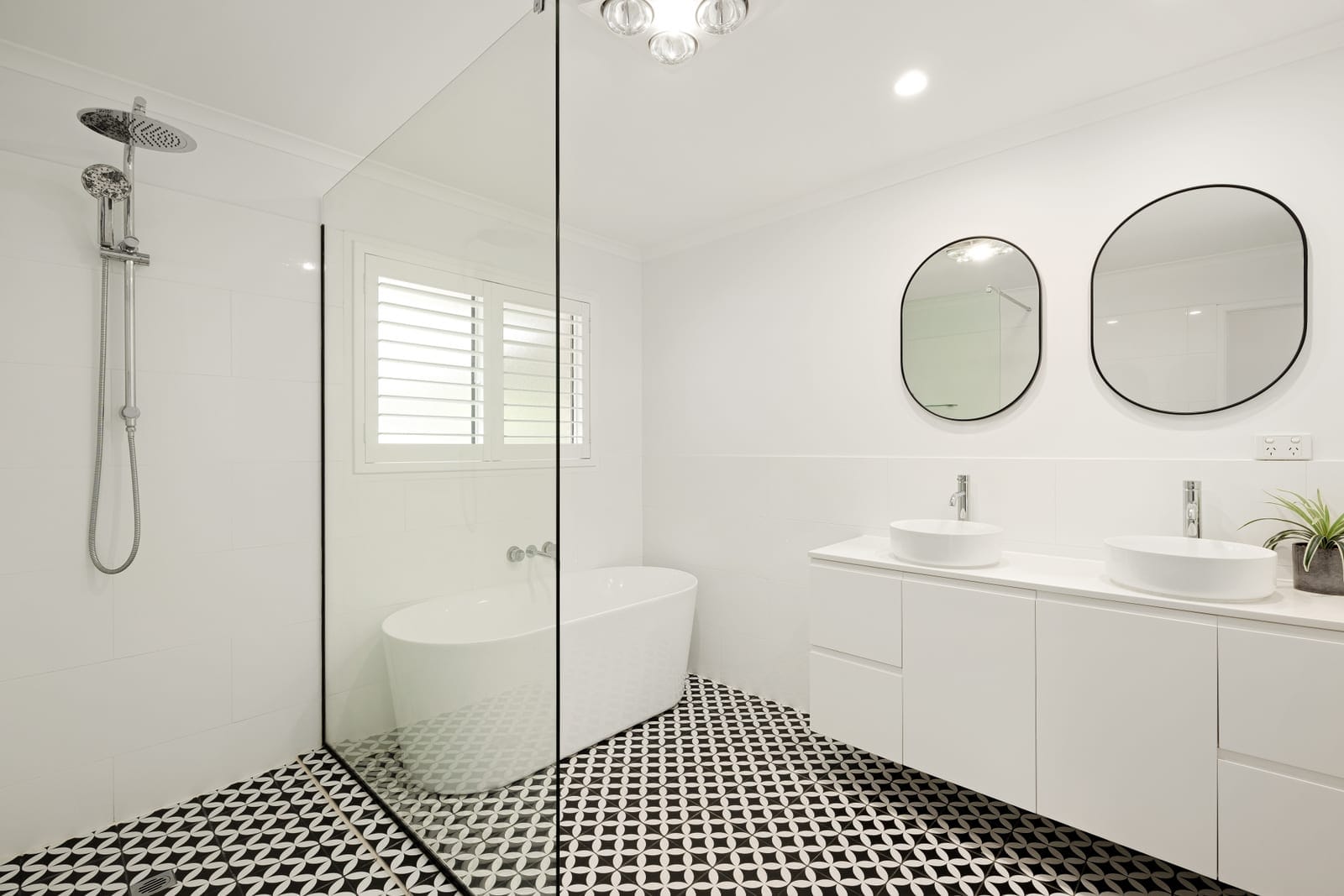 Single-Level, Dual Living Delight!