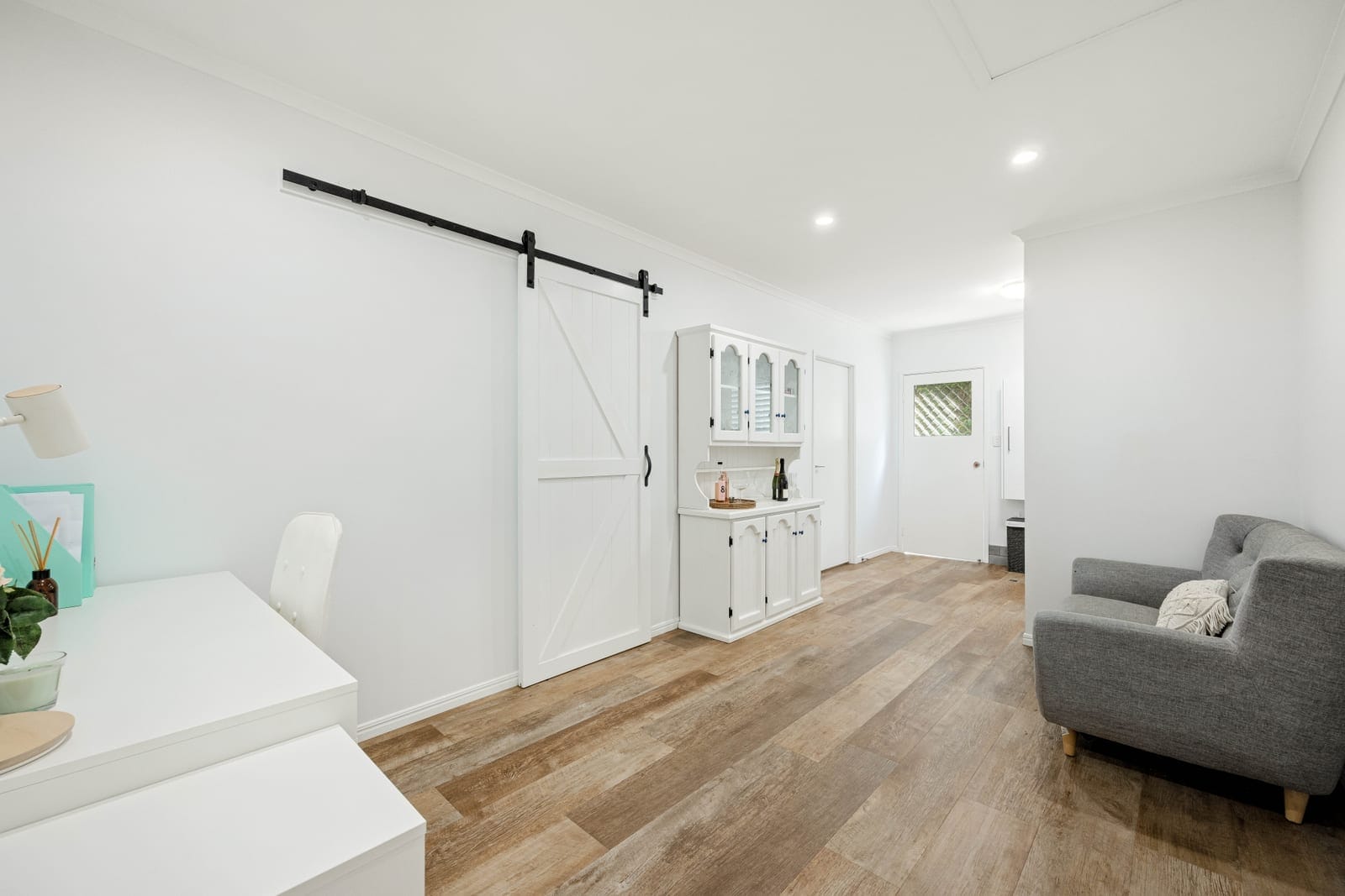 Single-Level, Dual Living Delight!