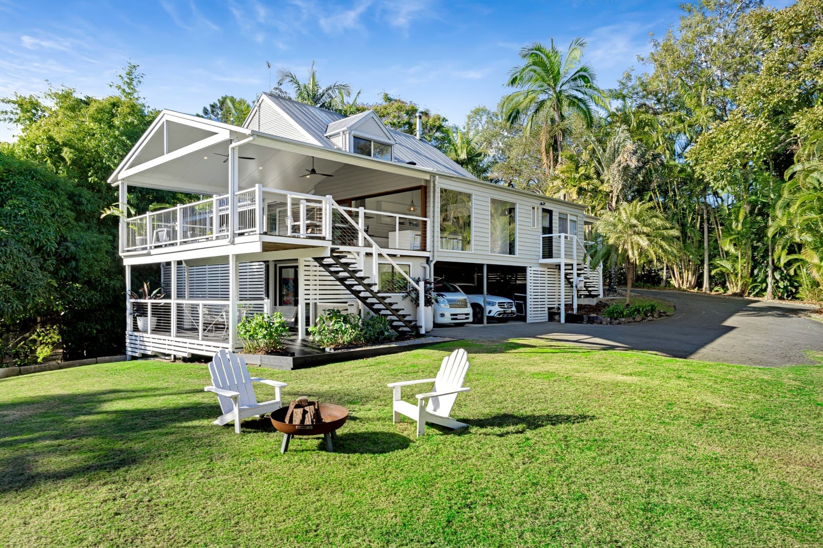 2 Homes: First Class Acreage Property!