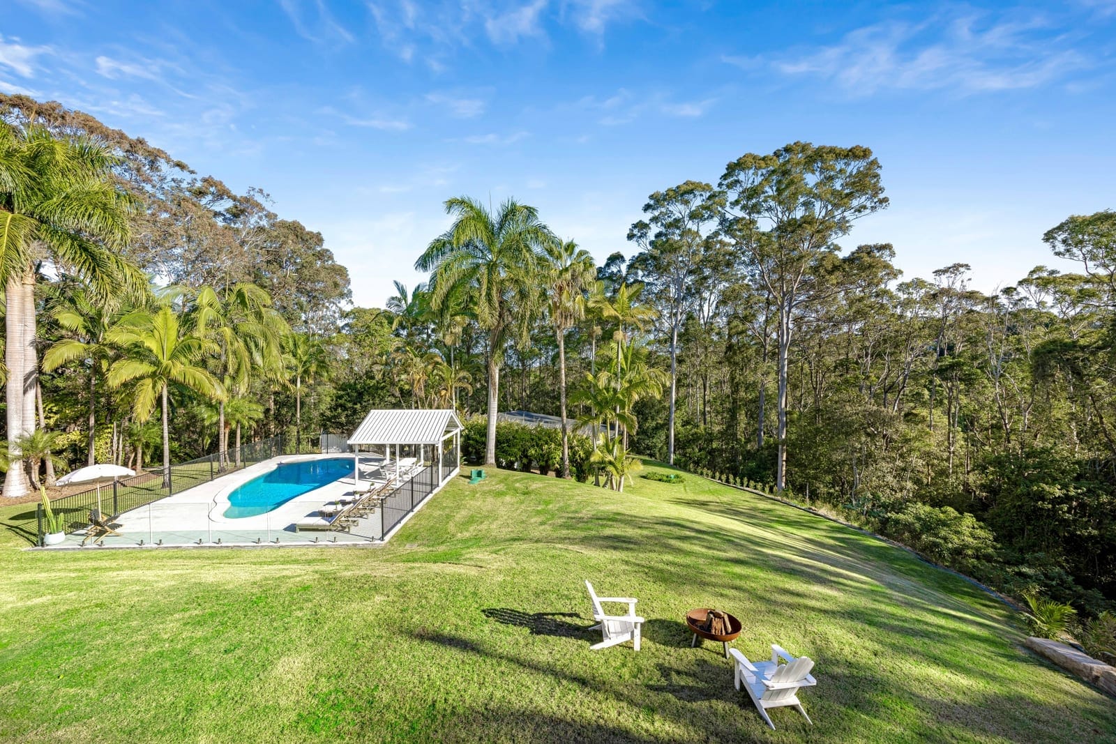 2 Homes: First Class Acreage Property!