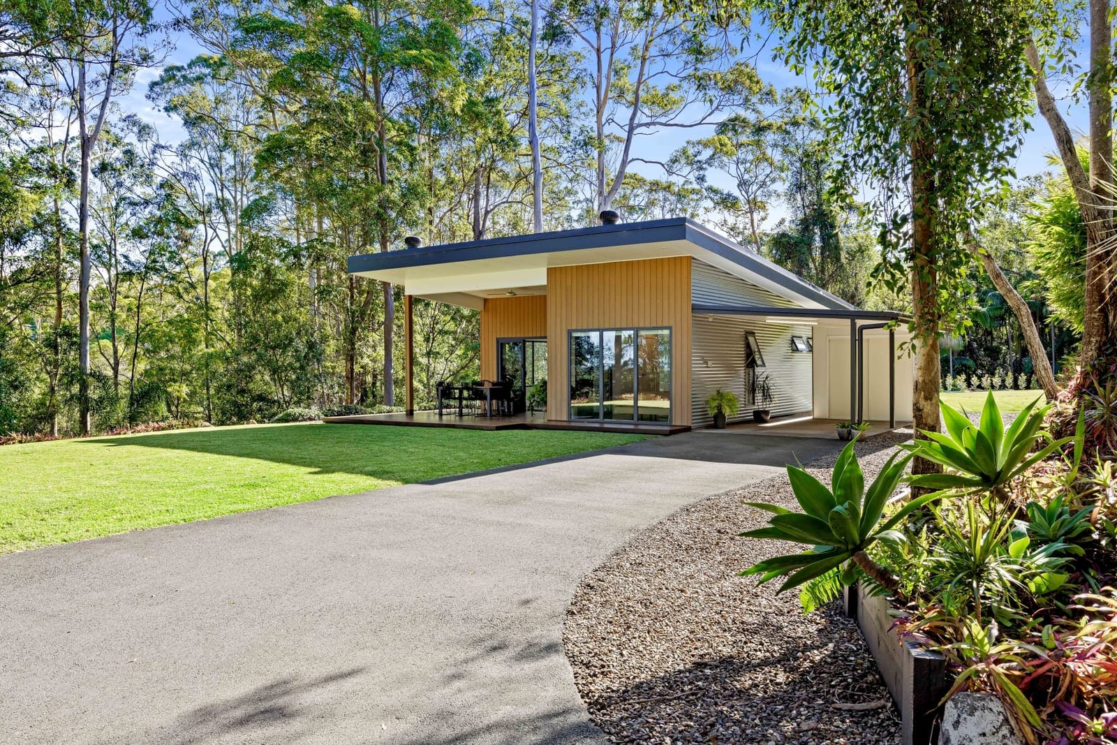 2 Homes: First Class Acreage Property!