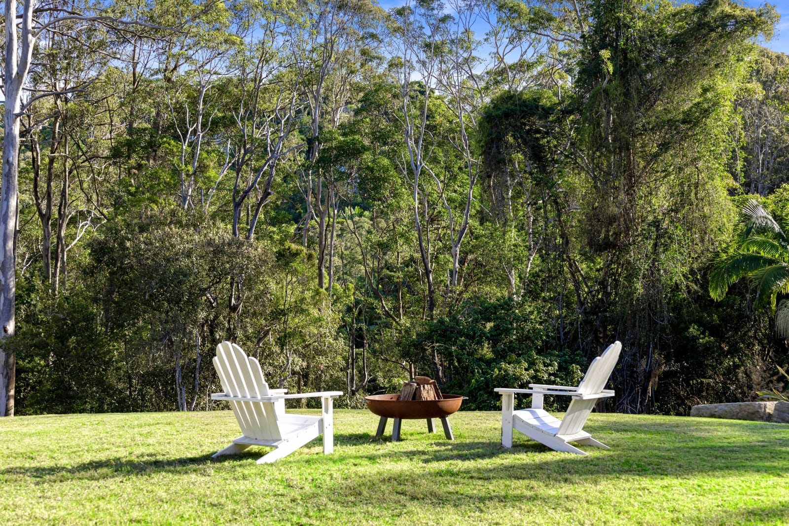 2 Homes: First Class Acreage Property!
