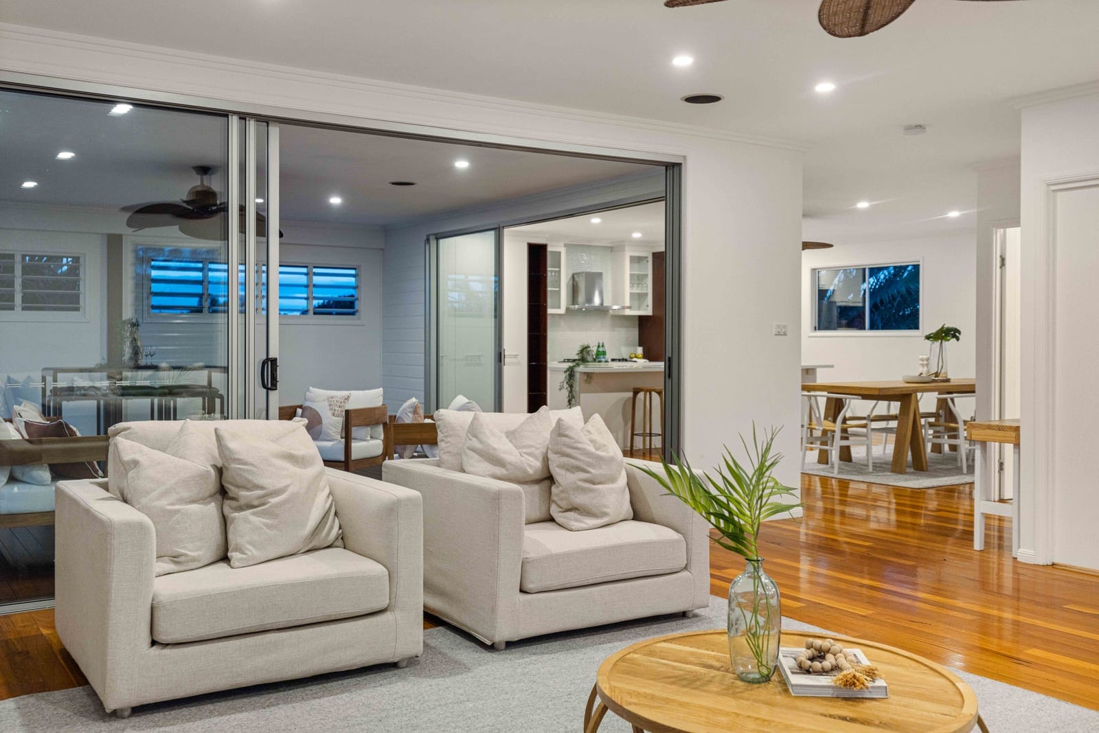 Beachside Entertainer: Footsteps to Lake, Surf, Sand!