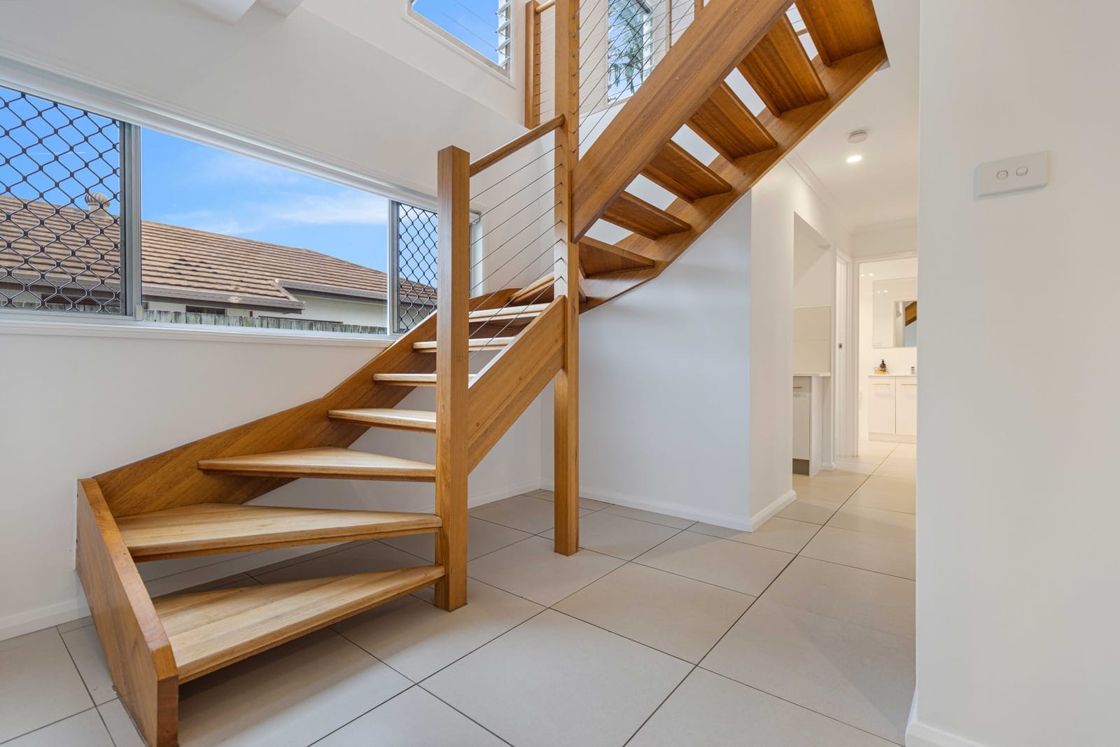 Beachside Entertainer: Footsteps to Lake, Surf, Sand!