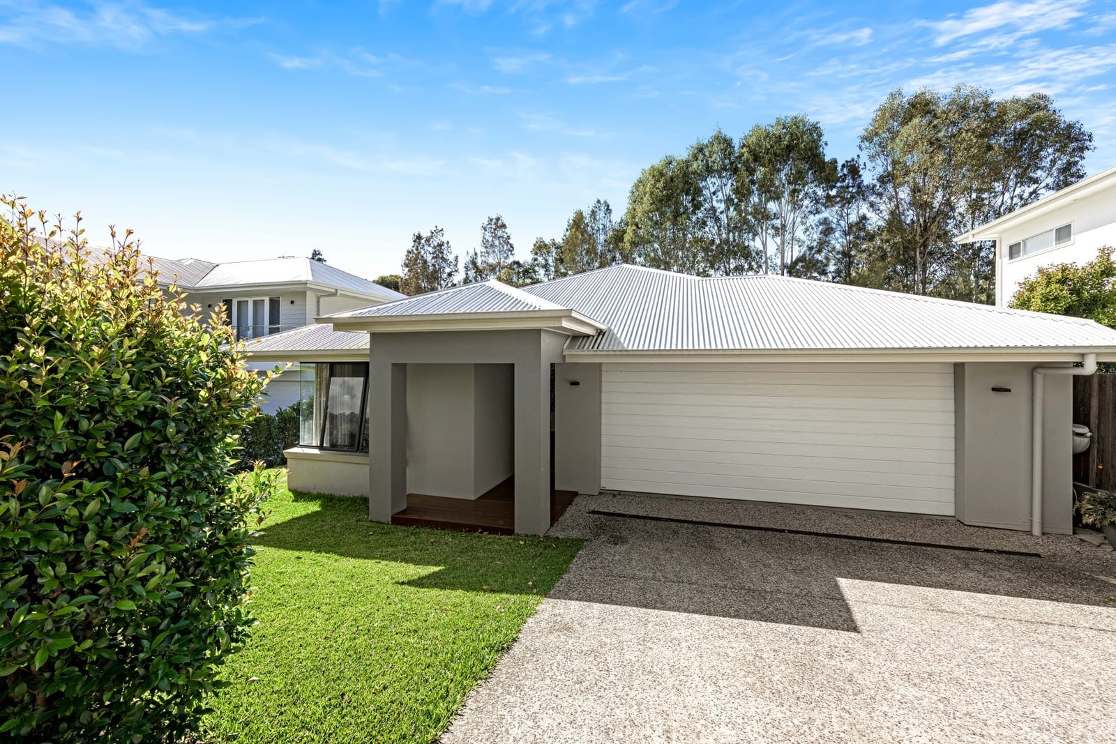 Easy care, Single-level Home with Golf Course Backdrop!