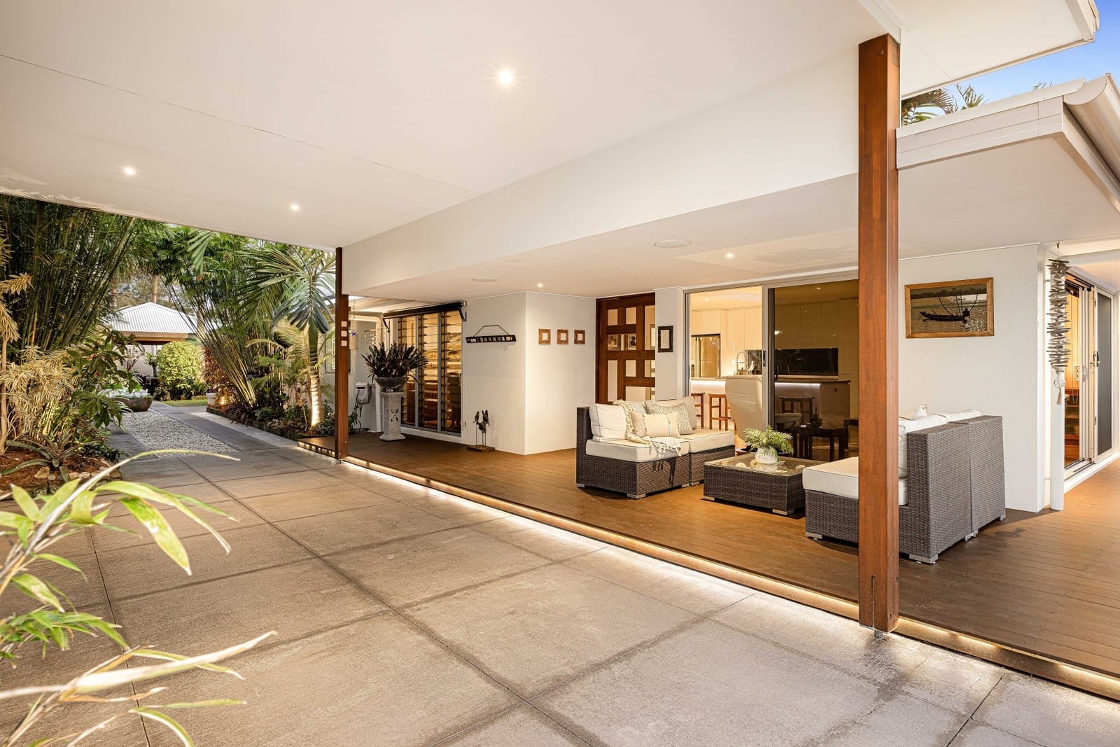 Elegant Sanctuary in Central Coolum Beach