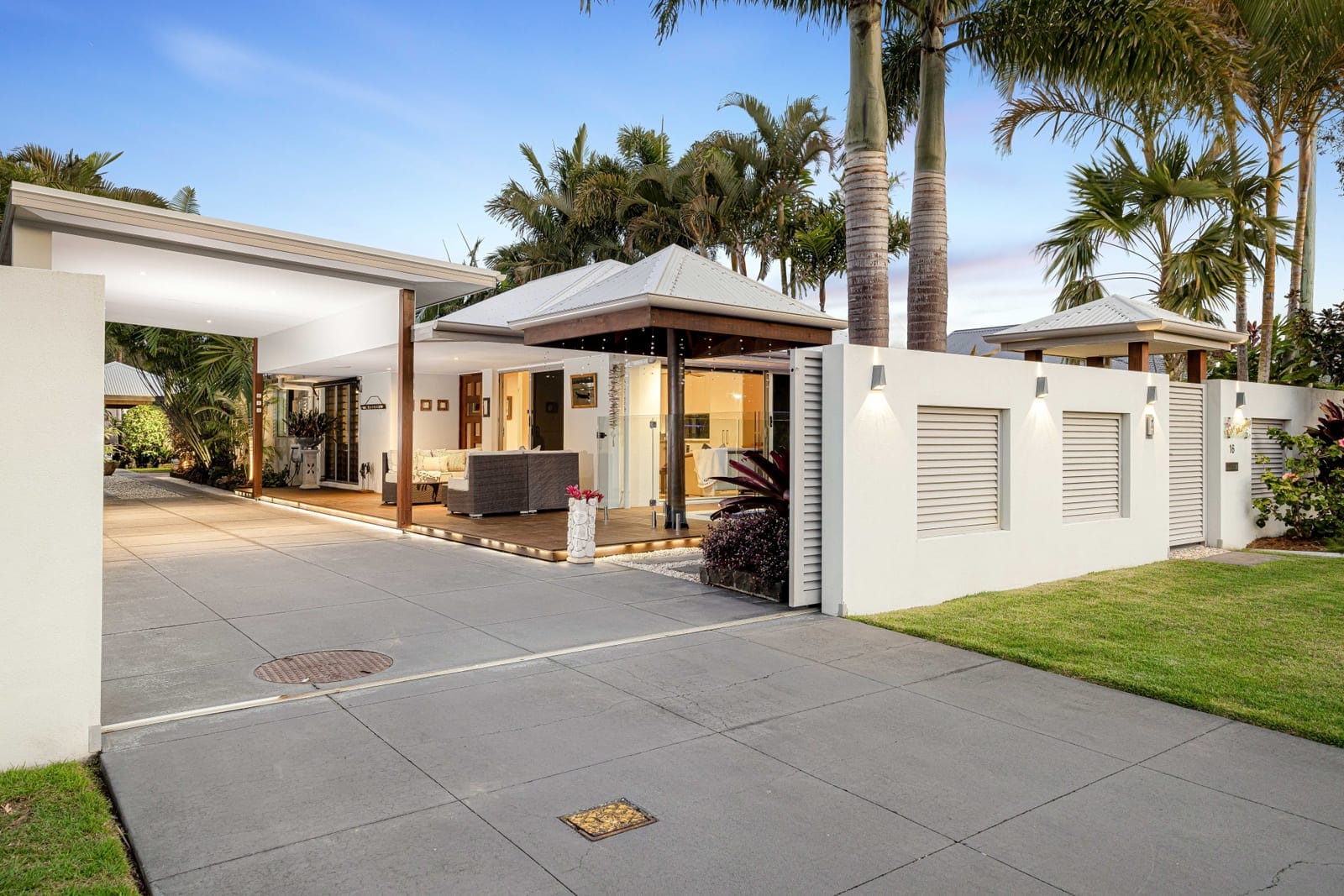 Elegant Sanctuary in Central Coolum Beach