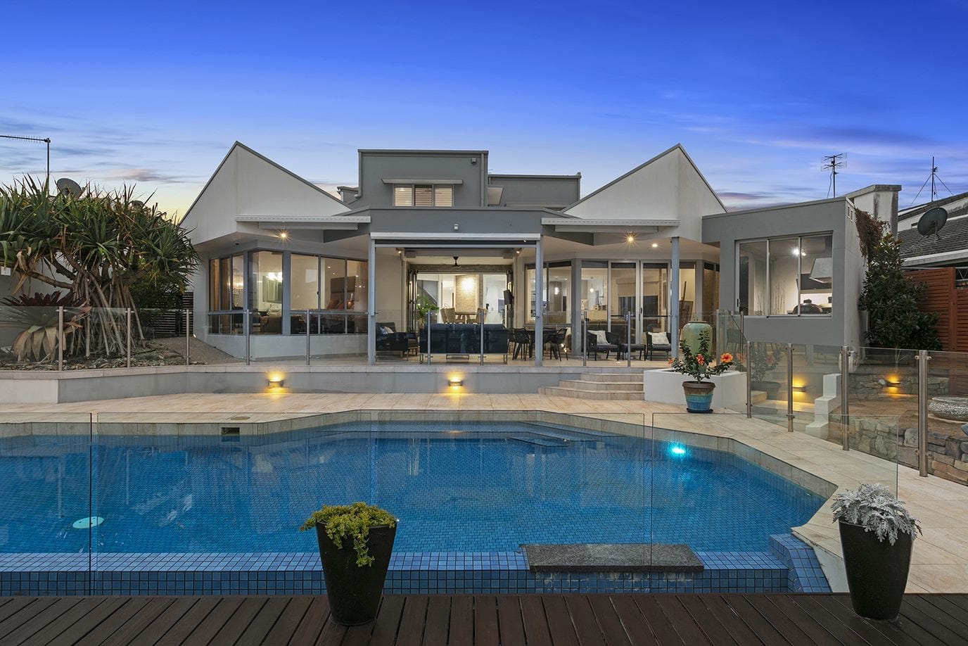 Waterfront Magnificence – Prestige, Lifestyle, Location!