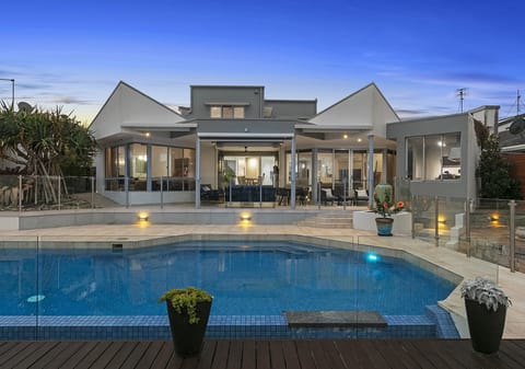 Waterfront Magnificence – Prestige, Lifestyle, Location!