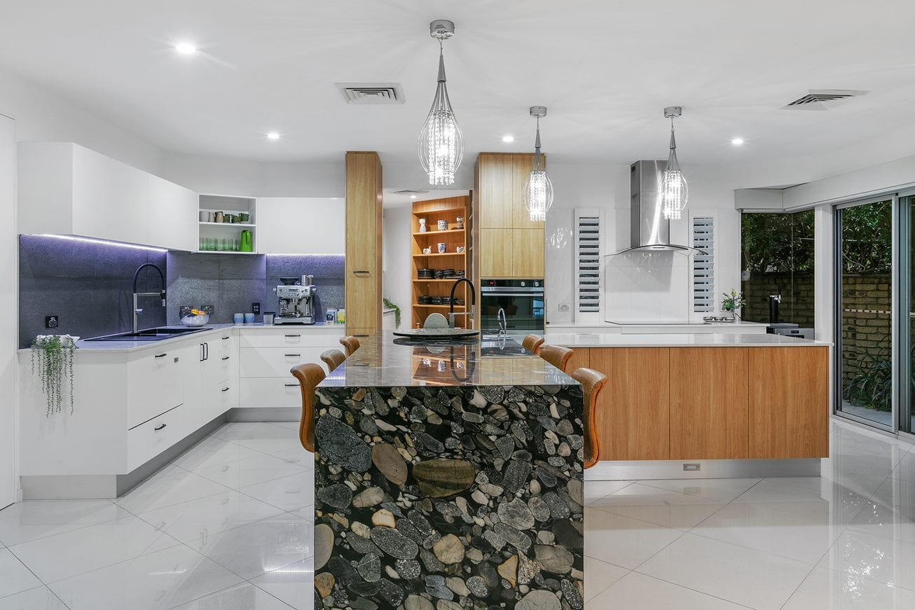 Waterfront Magnificence – Prestige, Lifestyle, Location!
