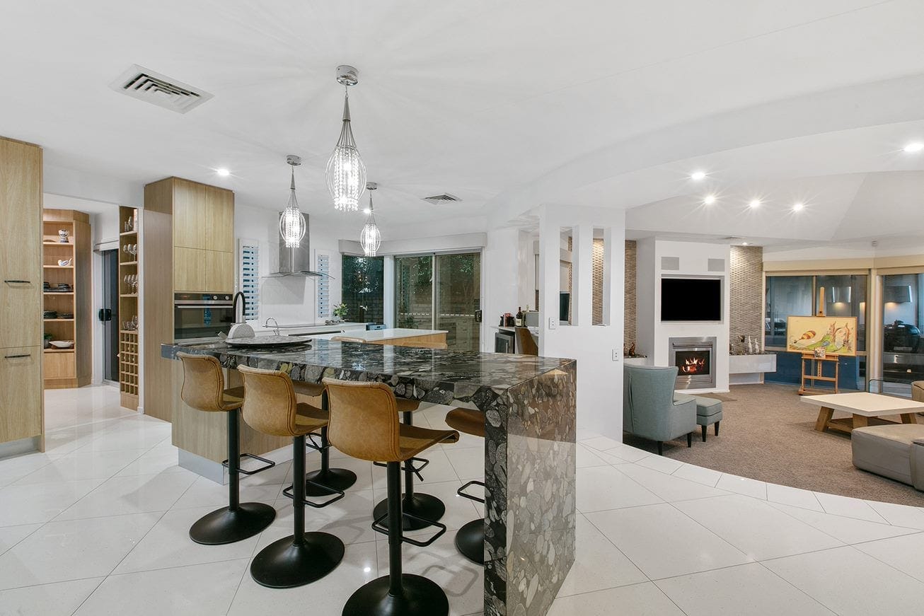 Waterfront Magnificence – Prestige, Lifestyle, Location!