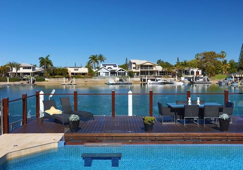 Waterfront Magnificence – Prestige, Lifestyle, Location!