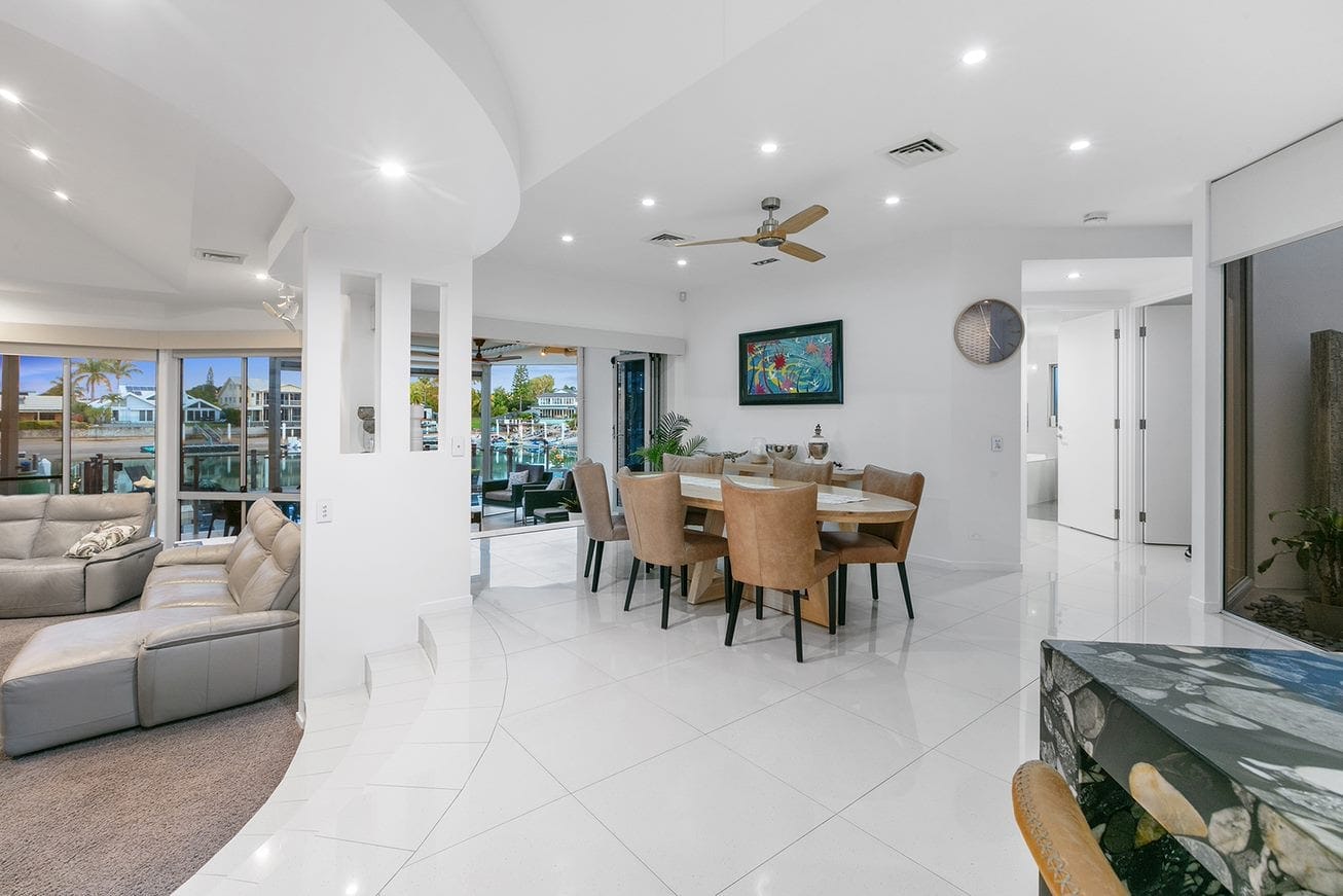 Waterfront Magnificence – Prestige, Lifestyle, Location!
