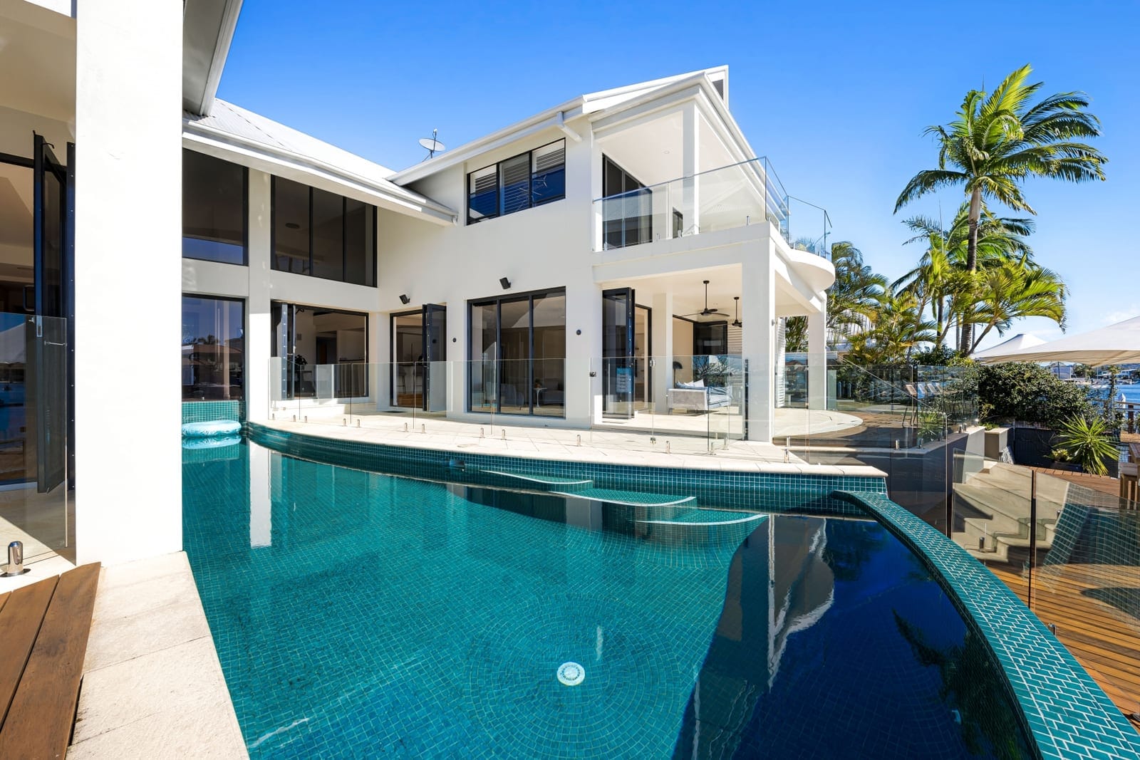 North Facing Blue-Chip Riverfront