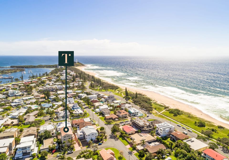 Bright, Light, Renovated – 100m to Beach